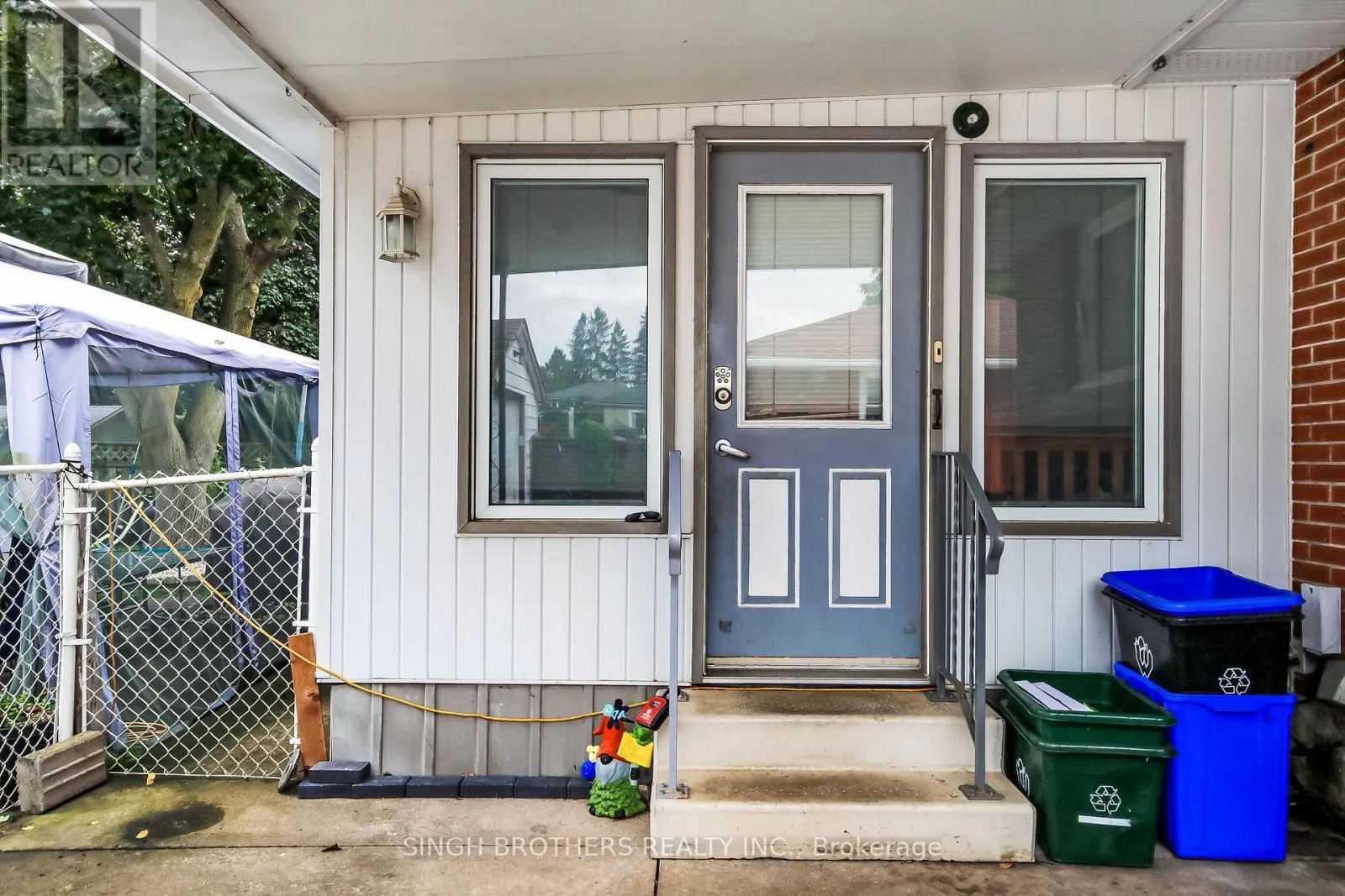 316 WILLOWGROVE CRESCENT