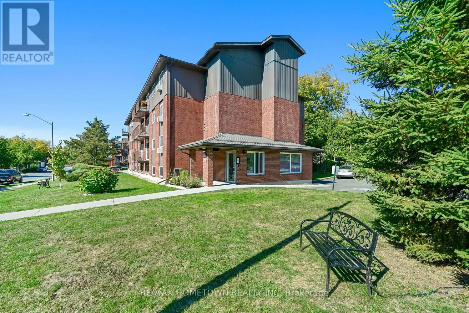 17 - 6 CHARLOTTE PLACE