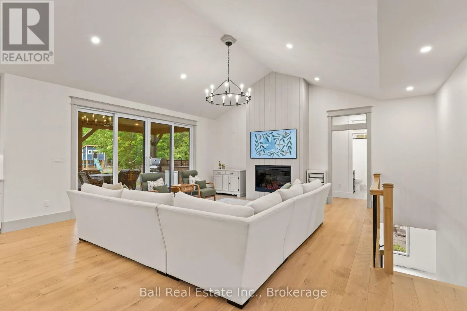 149 ELLWOOD CRESCENT