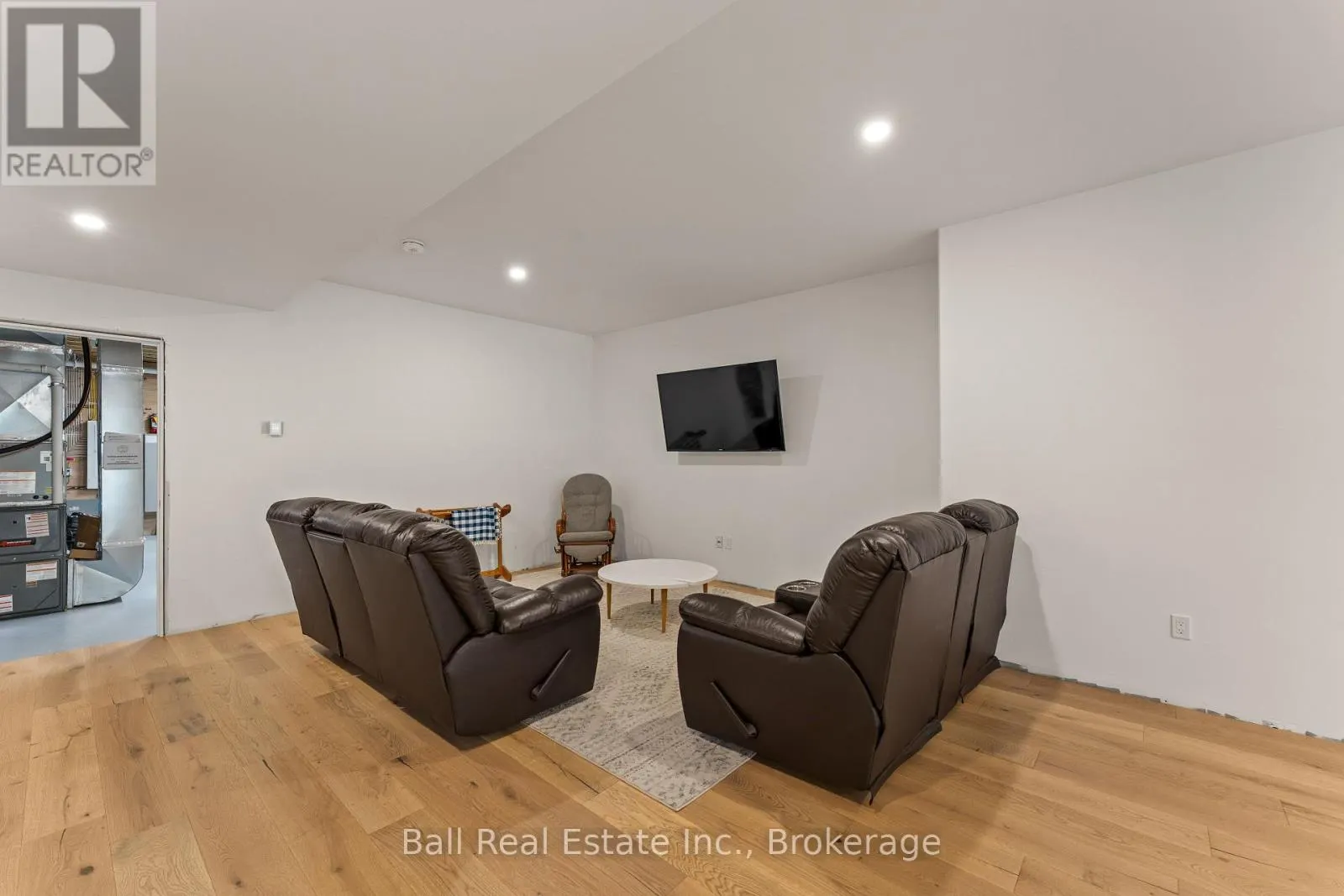 149 ELLWOOD CRESCENT
