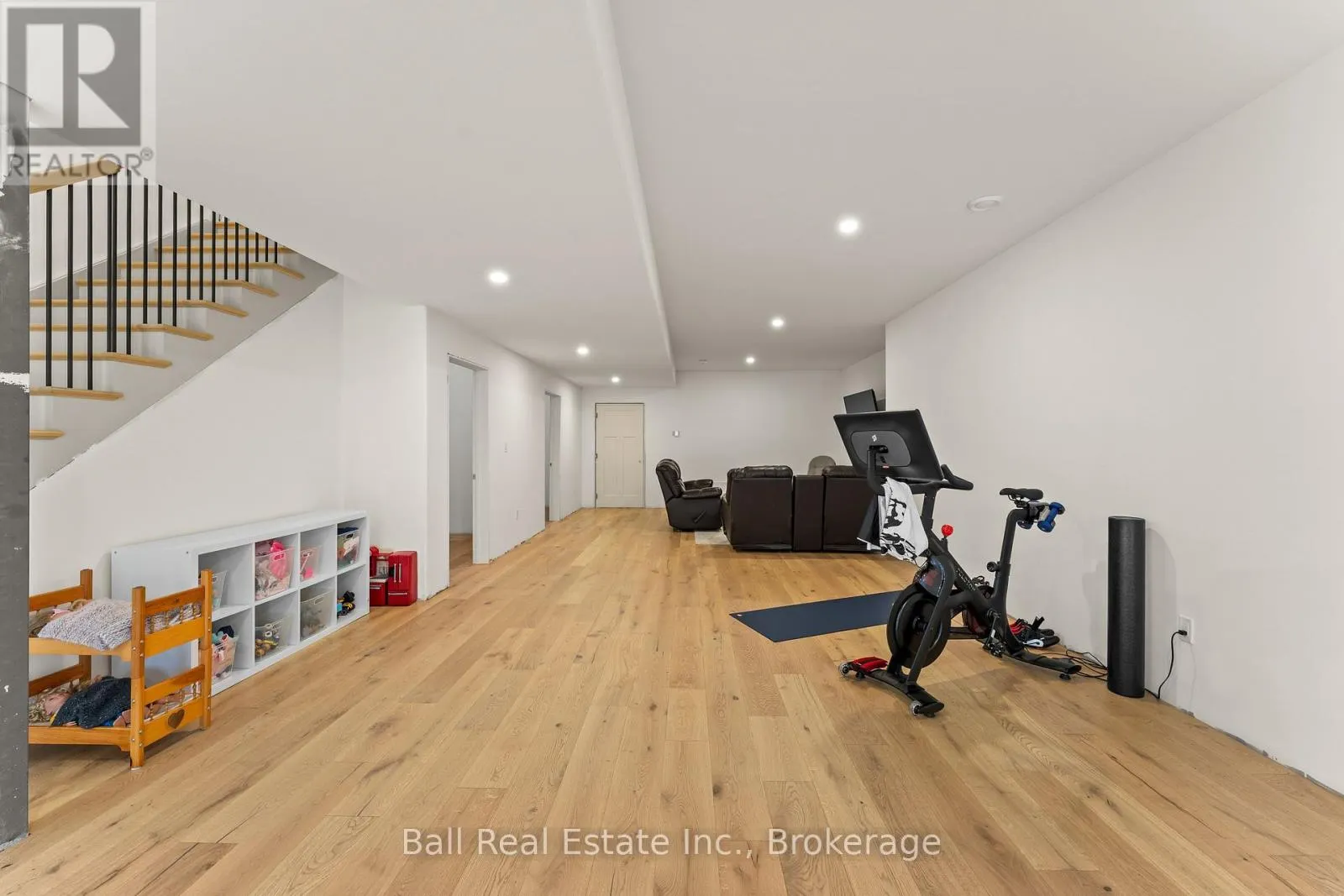 149 ELLWOOD CRESCENT