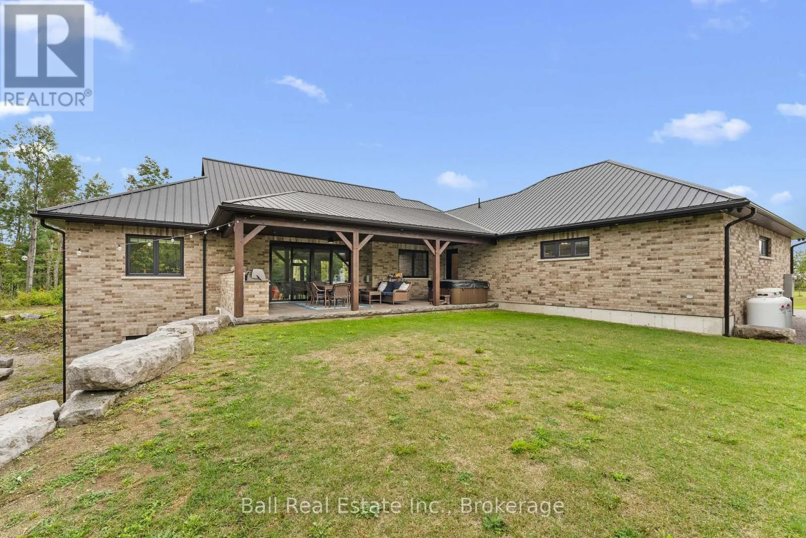 149 ELLWOOD CRESCENT