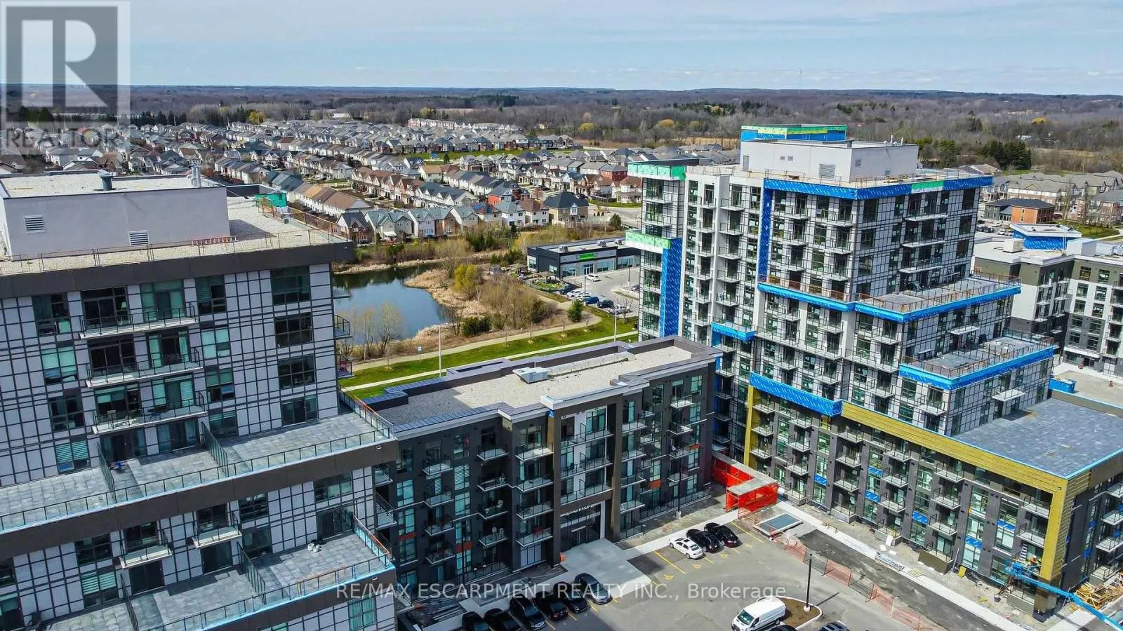 112 - 460 DUNDAS STREET E