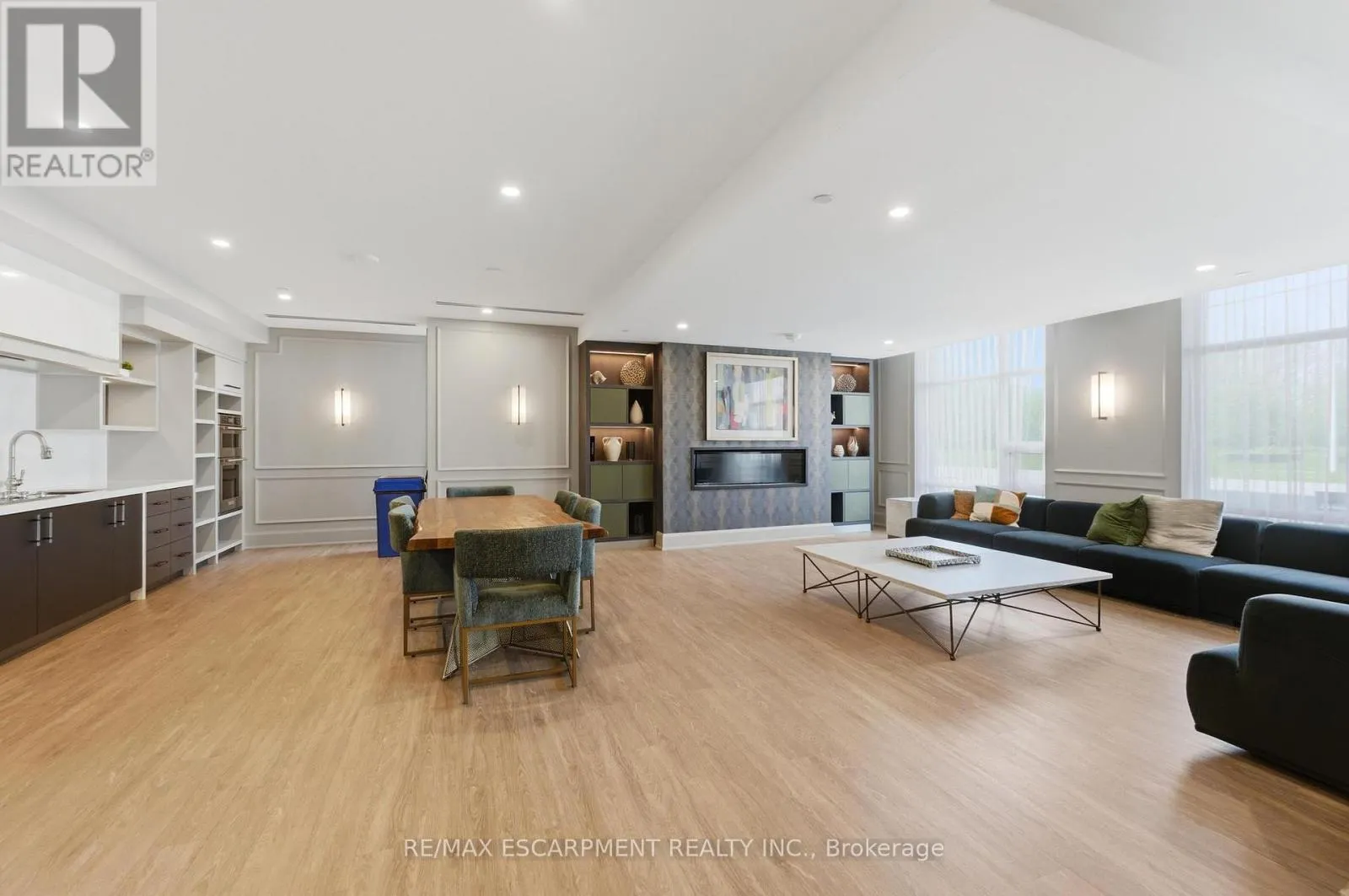 112 - 460 DUNDAS STREET E