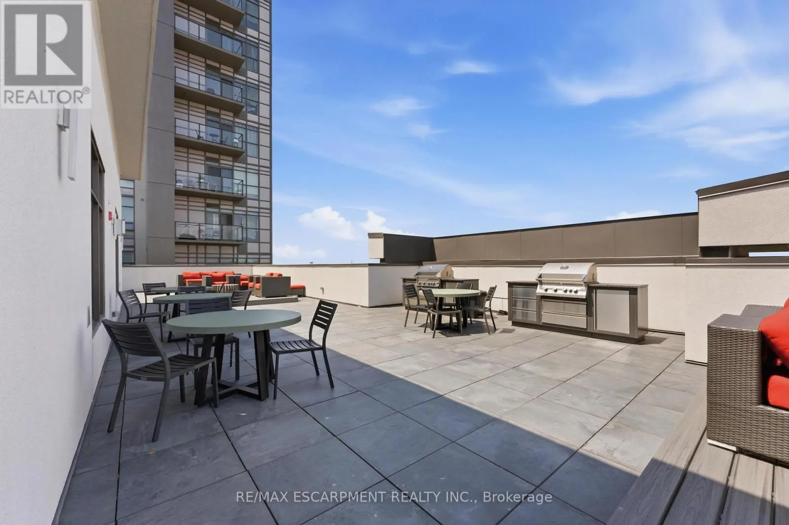 112 - 460 DUNDAS STREET E