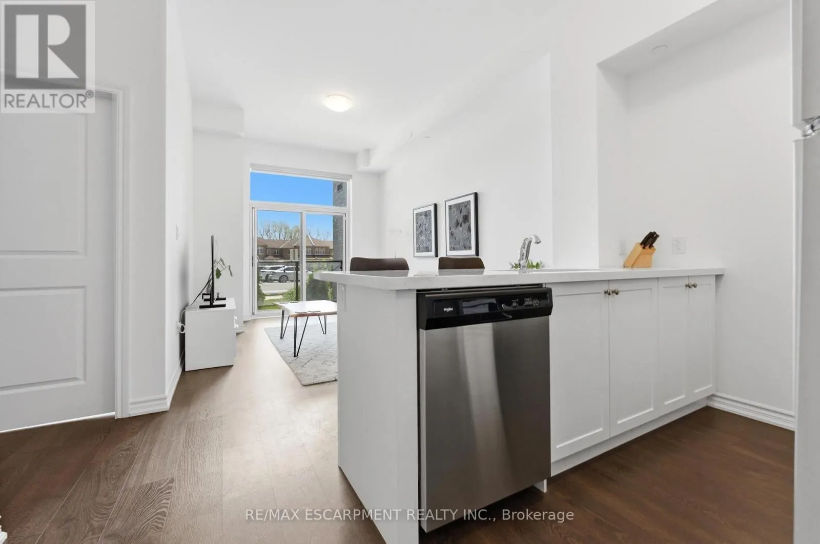 112 - 460 DUNDAS STREET E