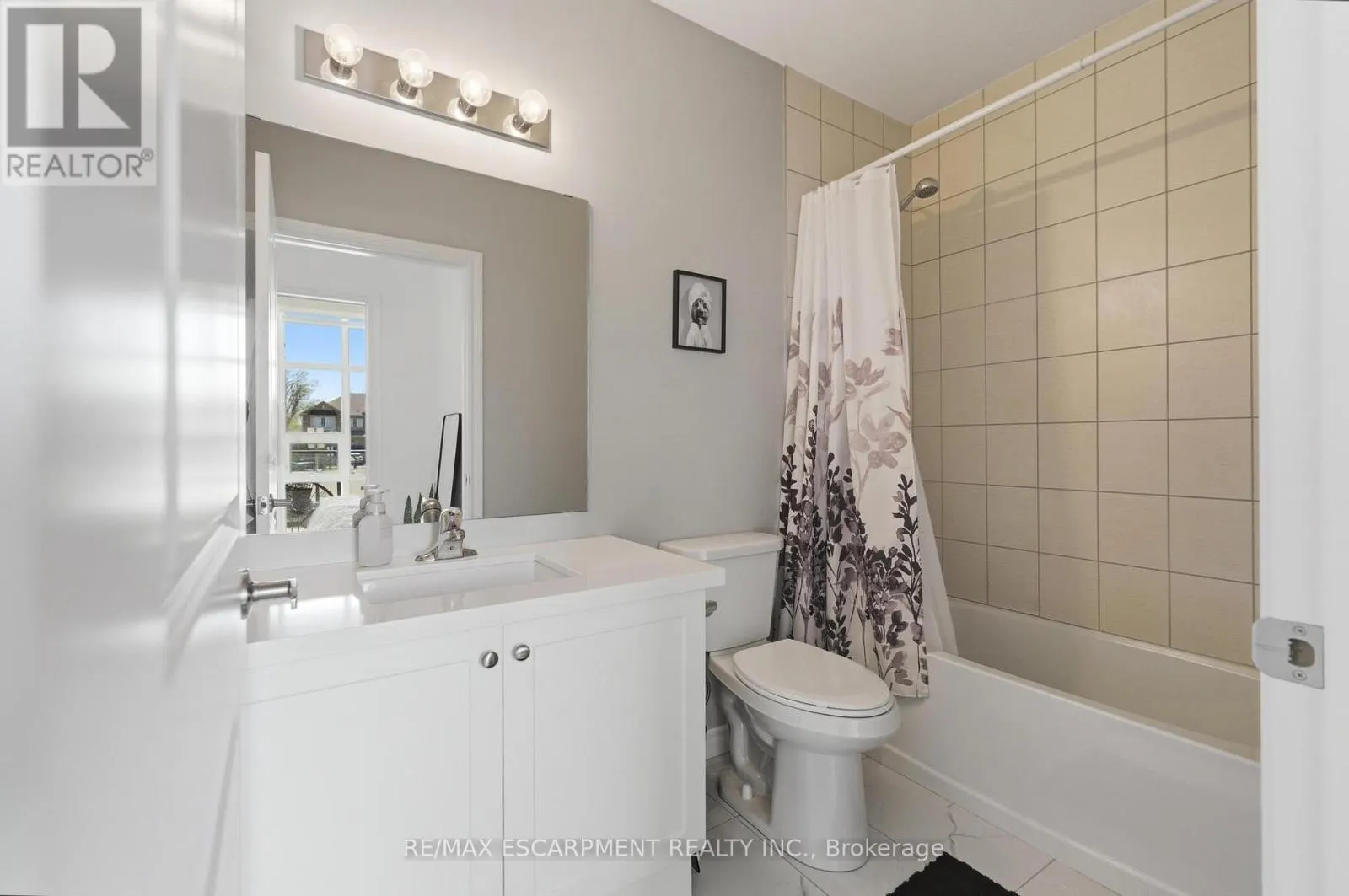112 - 460 DUNDAS STREET E