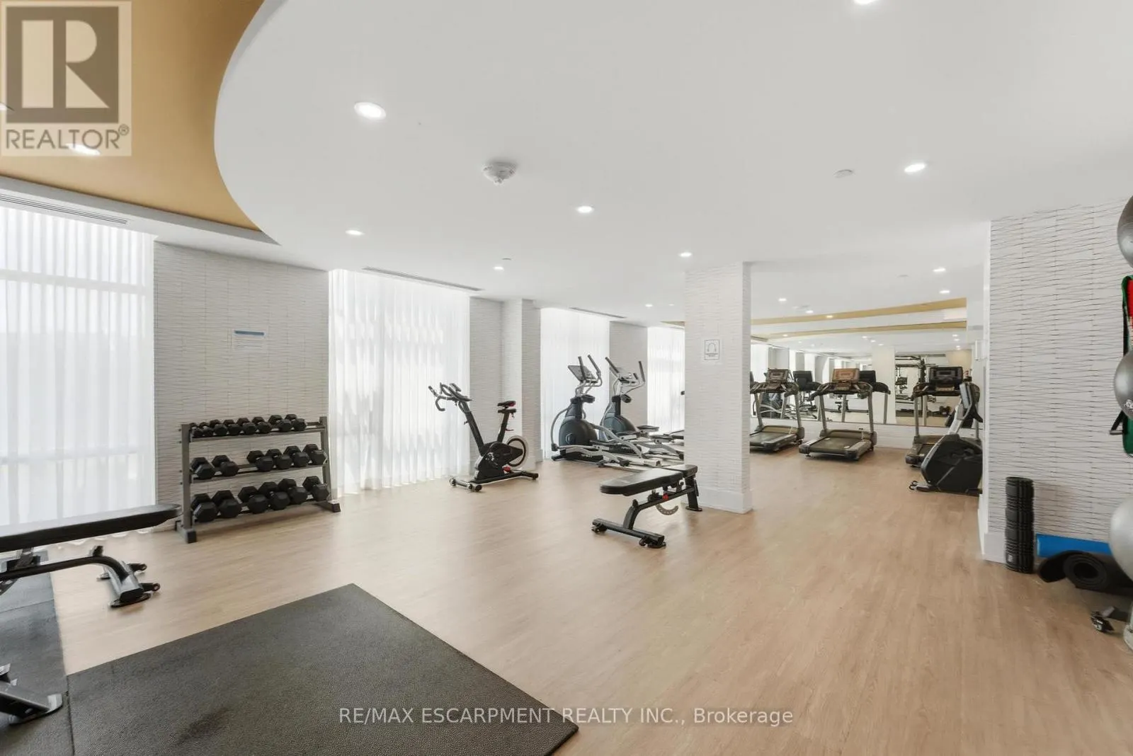 112 - 460 DUNDAS STREET E