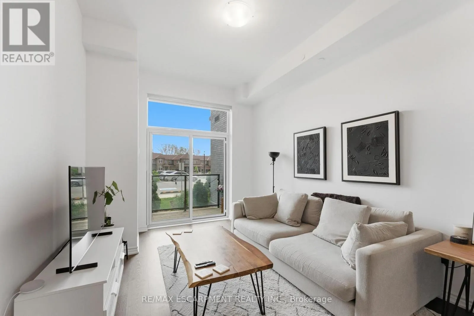 112 - 460 DUNDAS STREET E