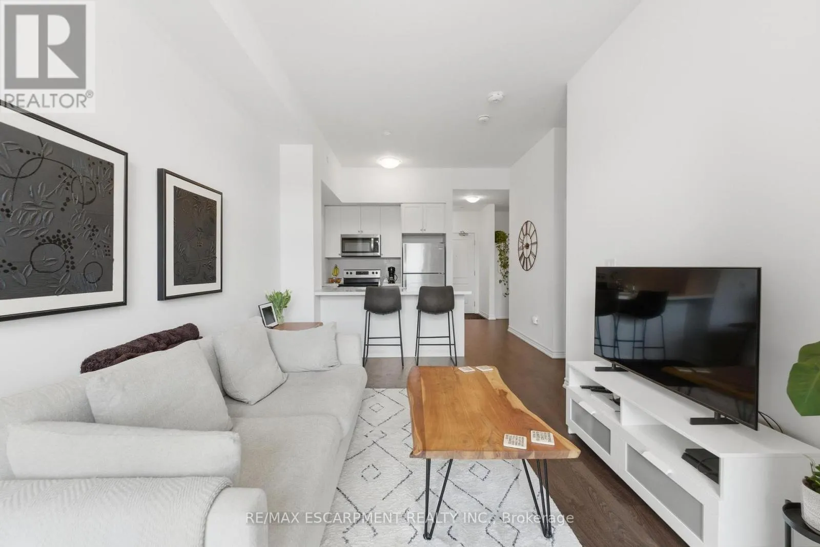 112 - 460 DUNDAS STREET E