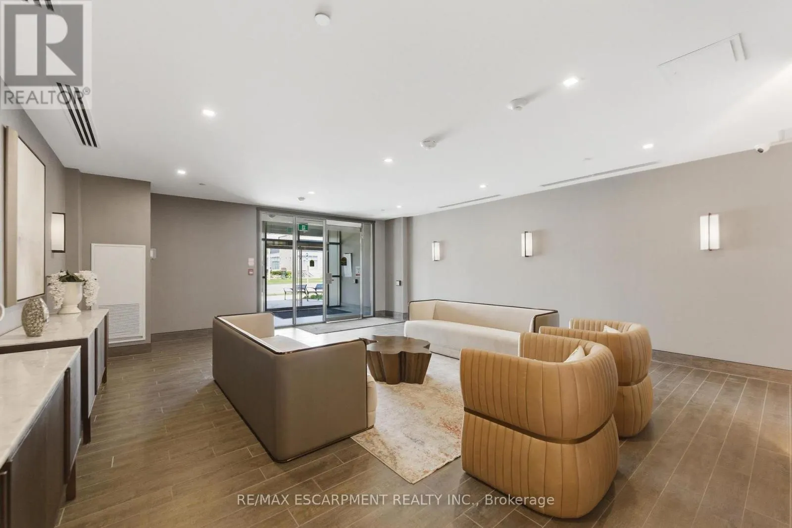 112 - 460 DUNDAS STREET E