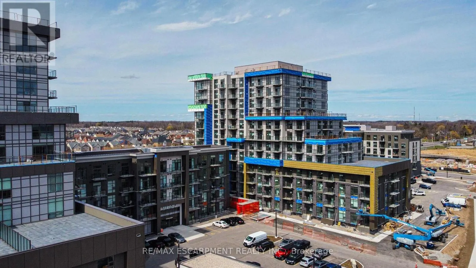 112 - 460 DUNDAS STREET E