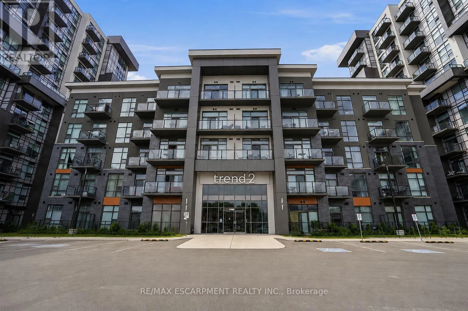 112 - 460 DUNDAS STREET E