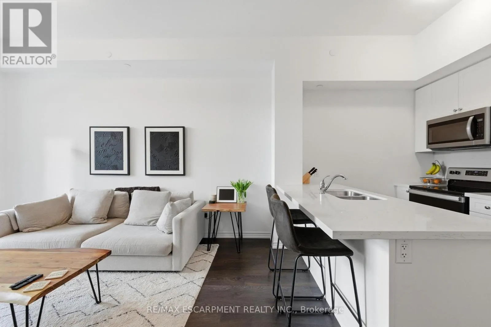 112 - 460 DUNDAS STREET E