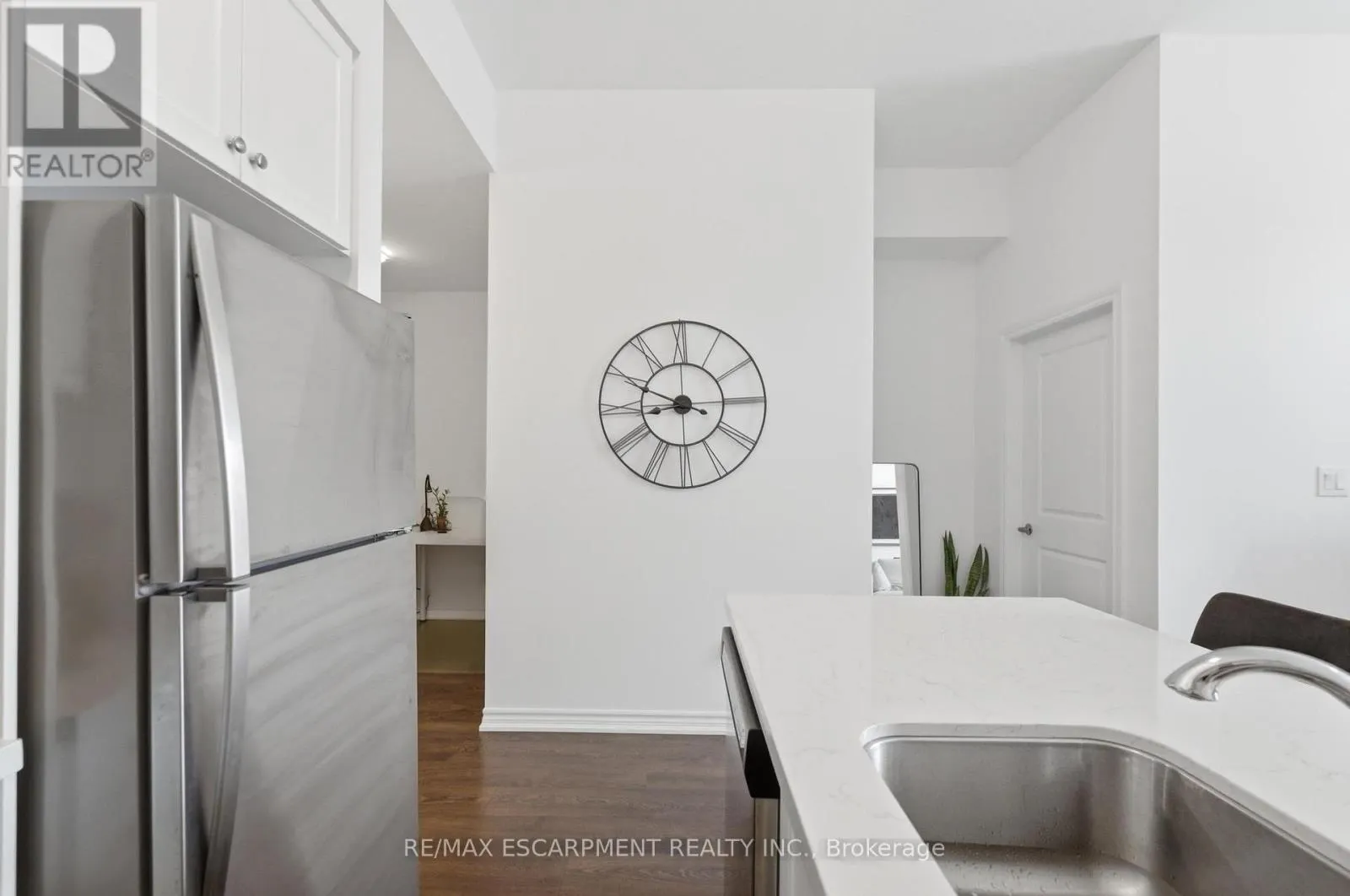 112 - 460 DUNDAS STREET E