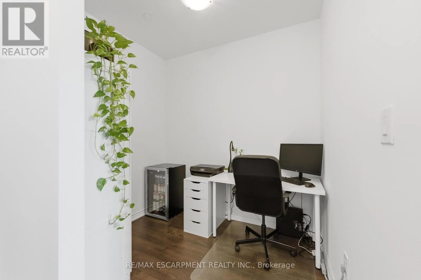 112 - 460 DUNDAS STREET E