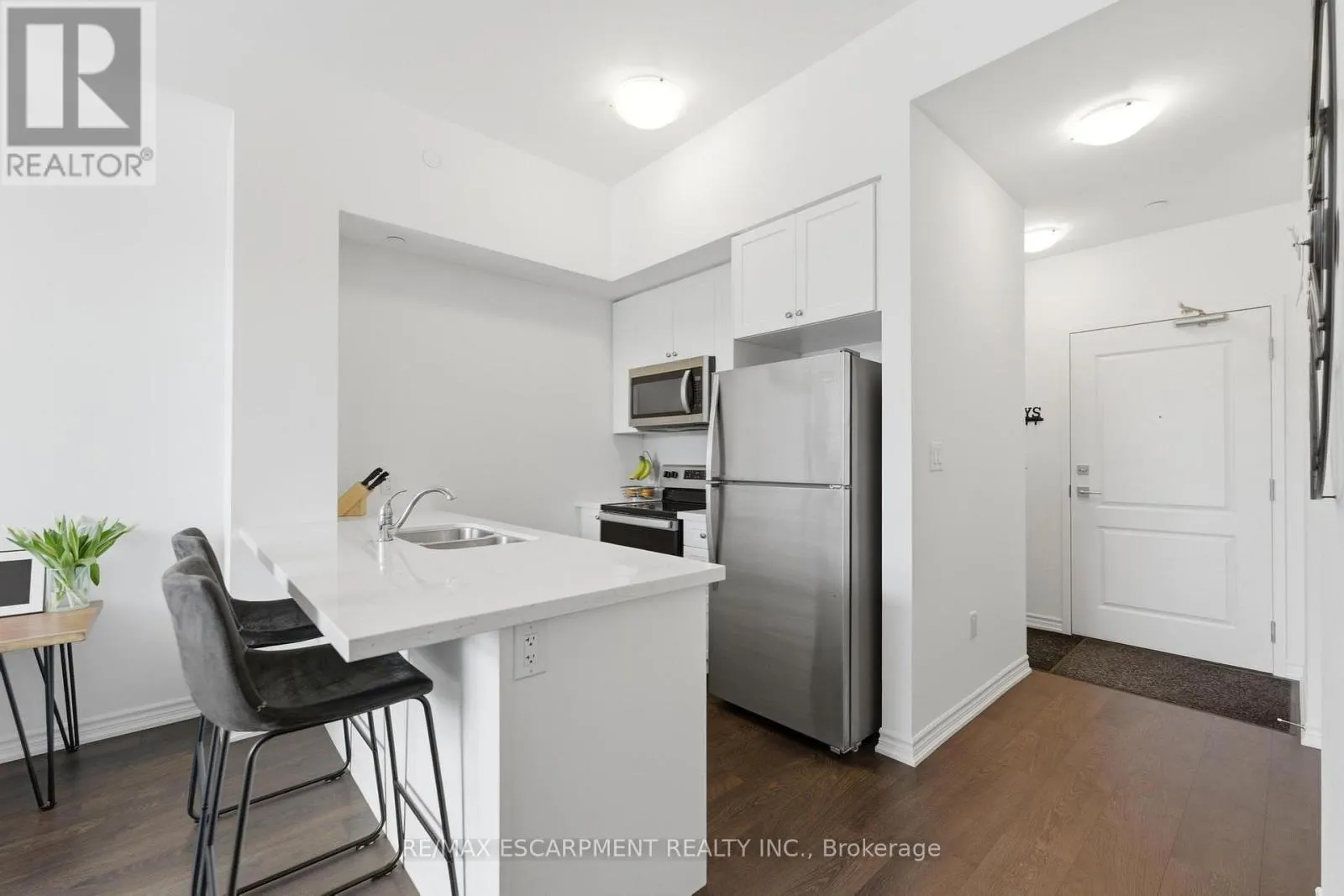 112 - 460 DUNDAS STREET E