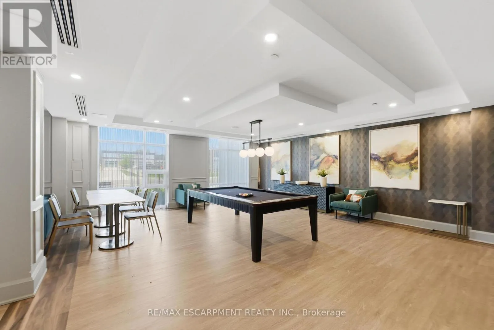 112 - 460 DUNDAS STREET E
