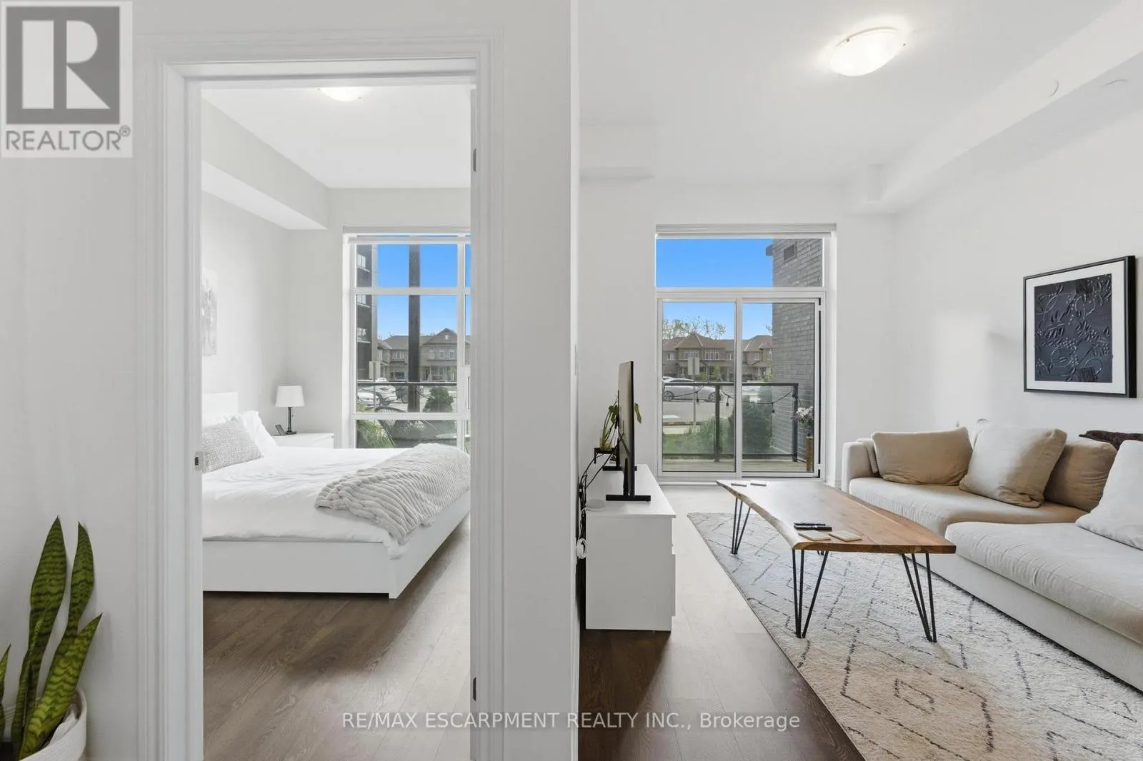 112 - 460 DUNDAS STREET E