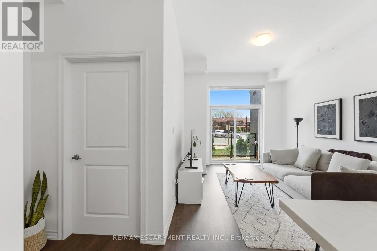 112 - 460 DUNDAS STREET E