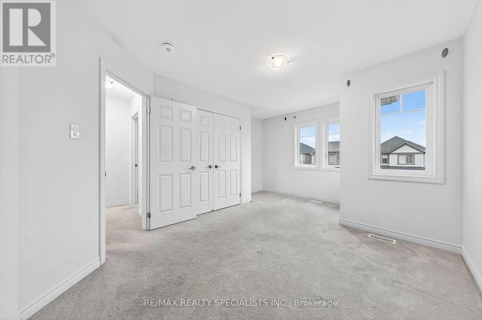 27 HARPIN WAY W