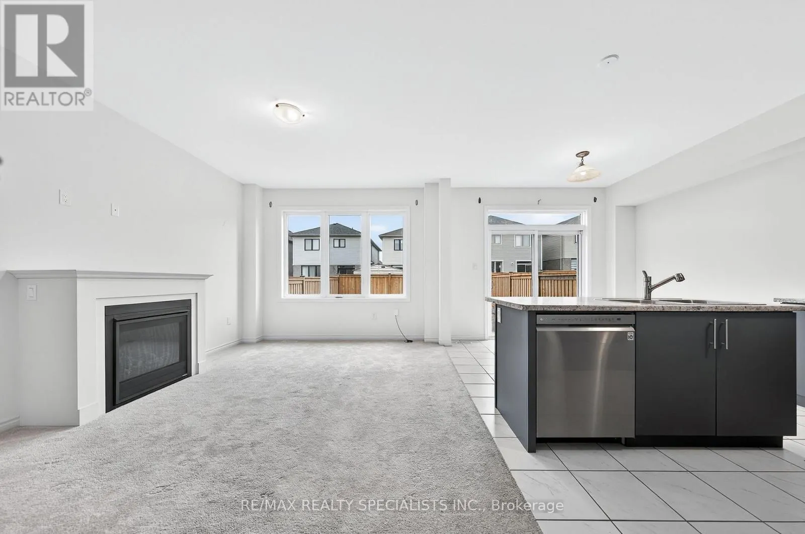 27 HARPIN WAY W