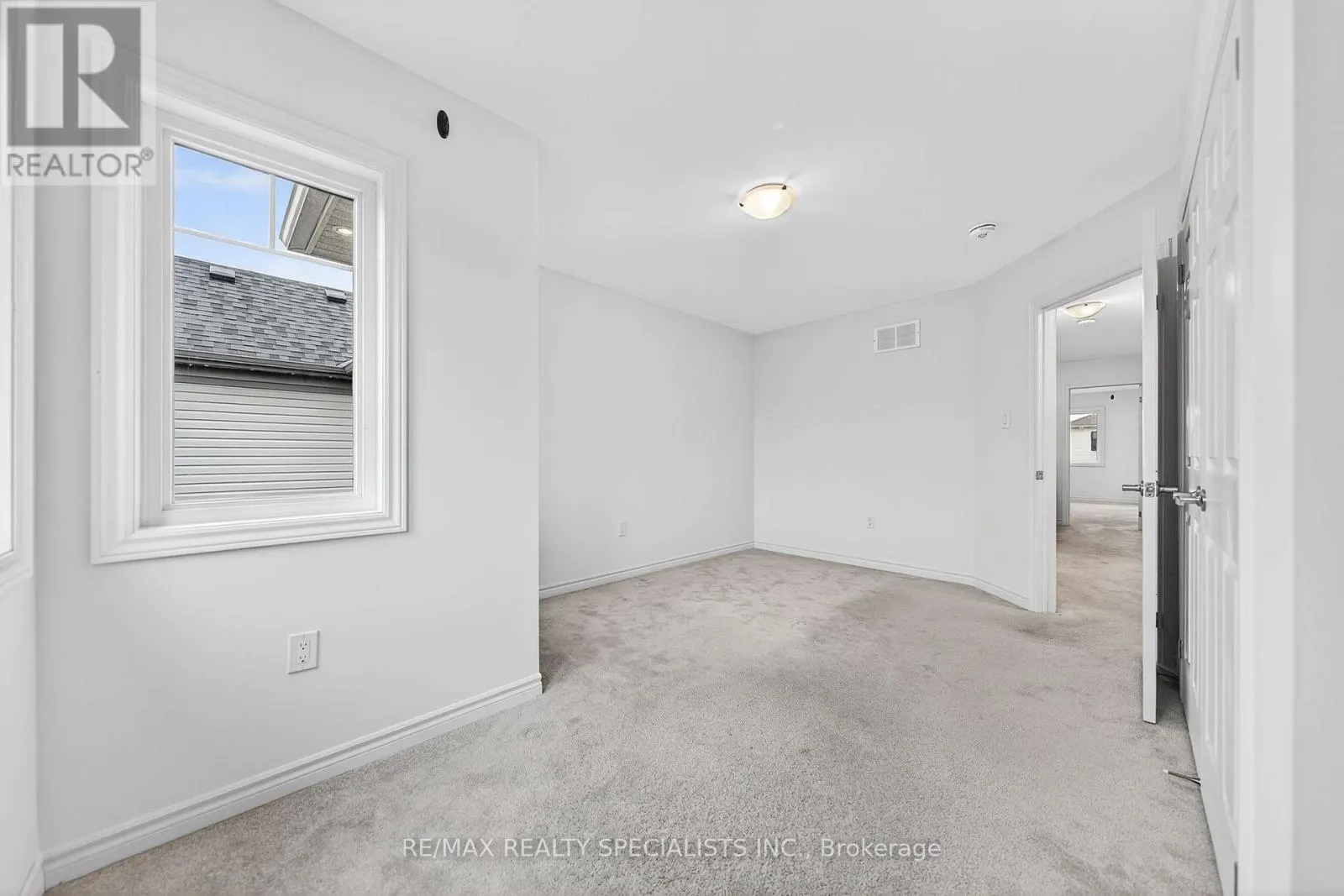 27 HARPIN WAY W