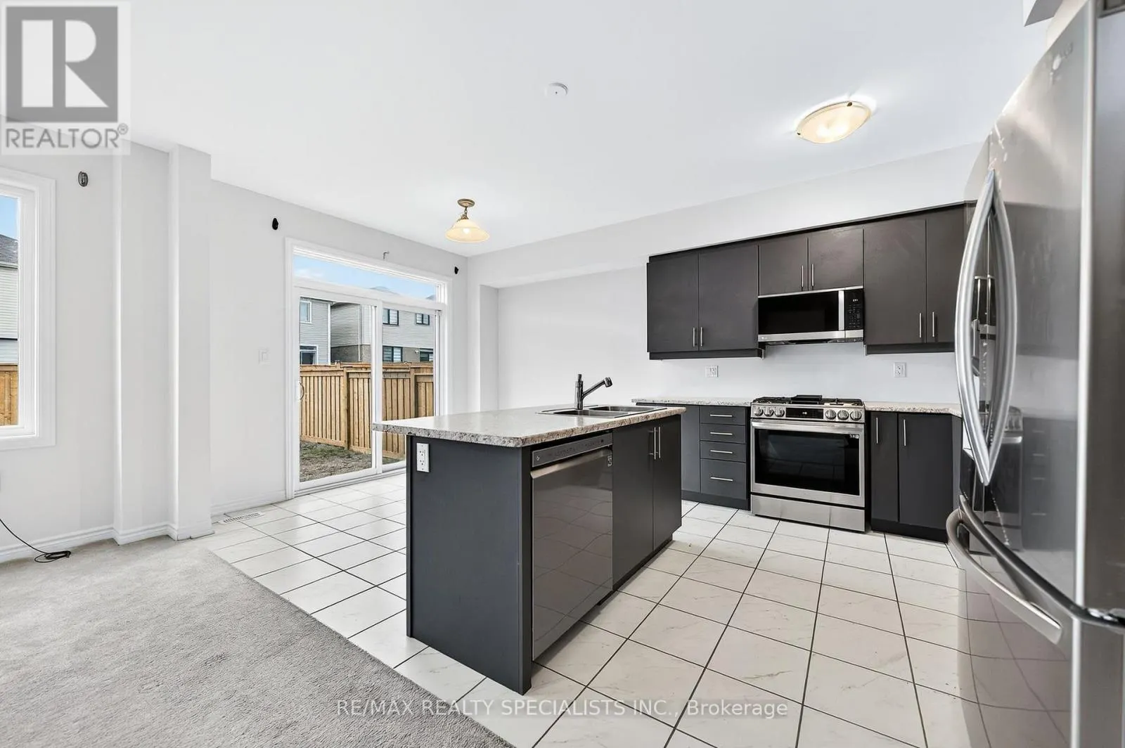27 HARPIN WAY W