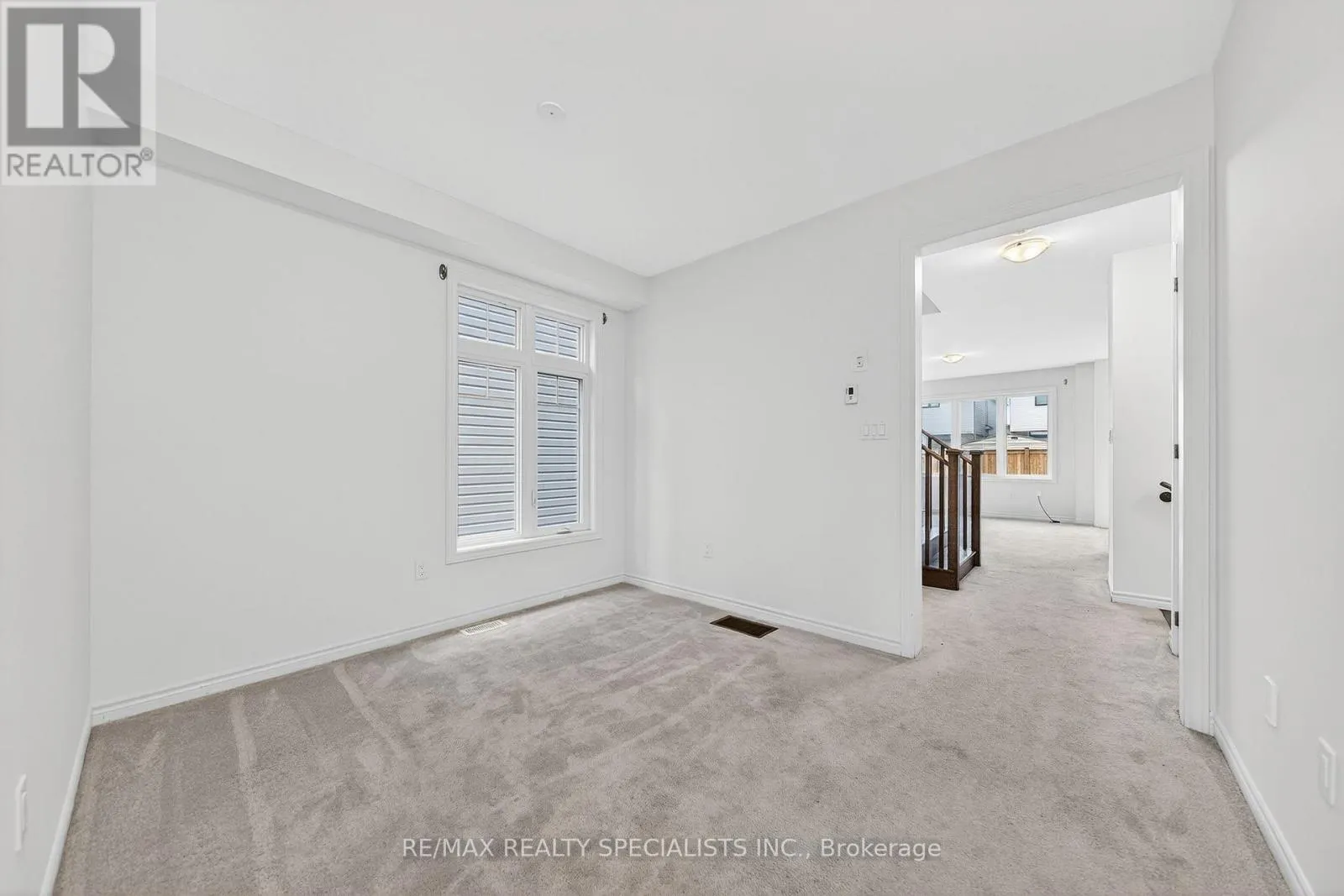 27 HARPIN WAY W