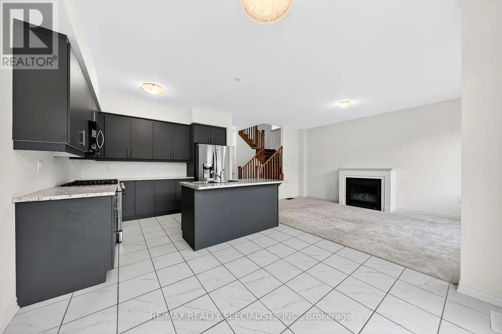 27 HARPIN WAY W