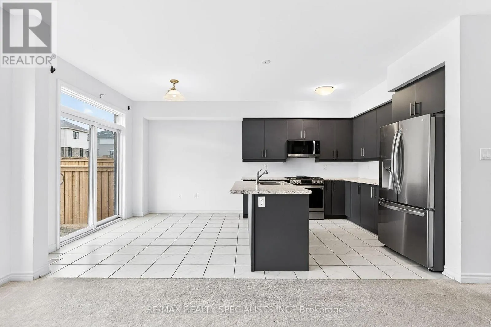 27 HARPIN WAY W