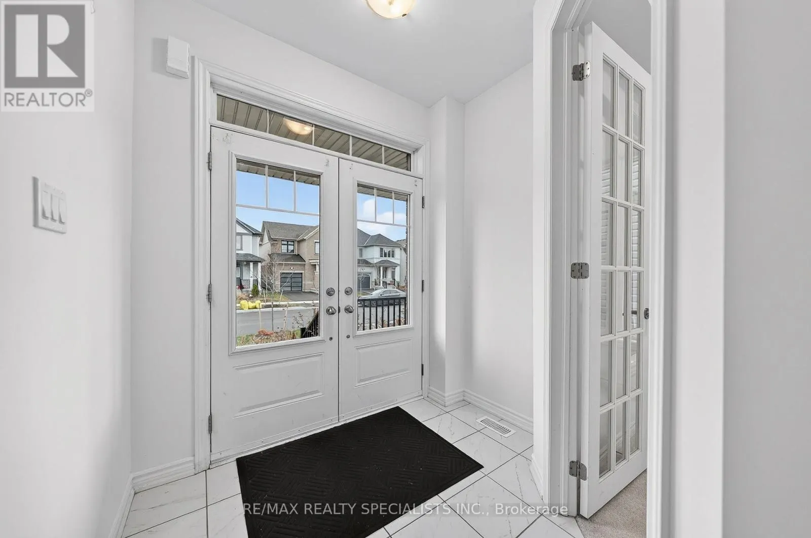 27 HARPIN WAY W