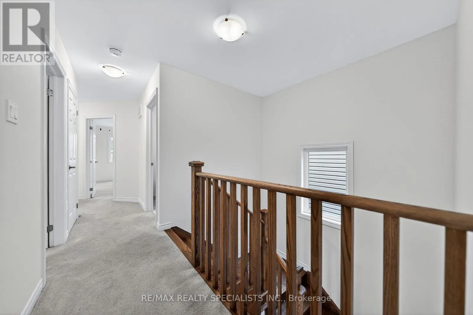 27 HARPIN WAY W