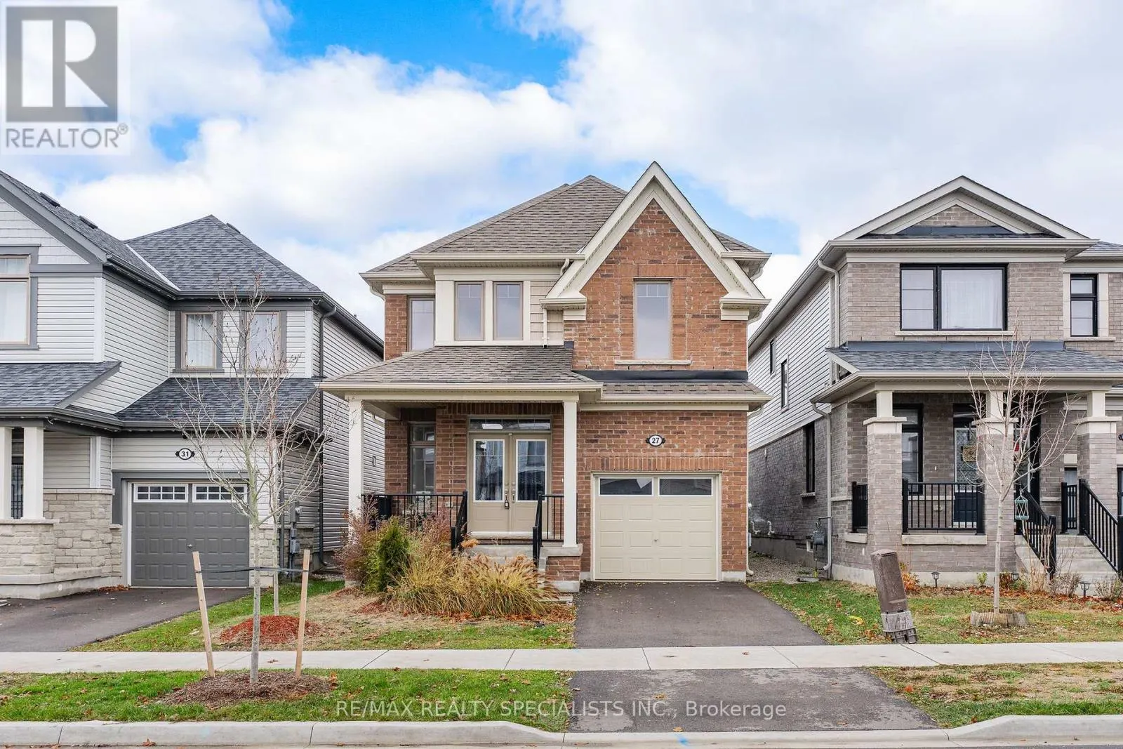 27 HARPIN WAY W