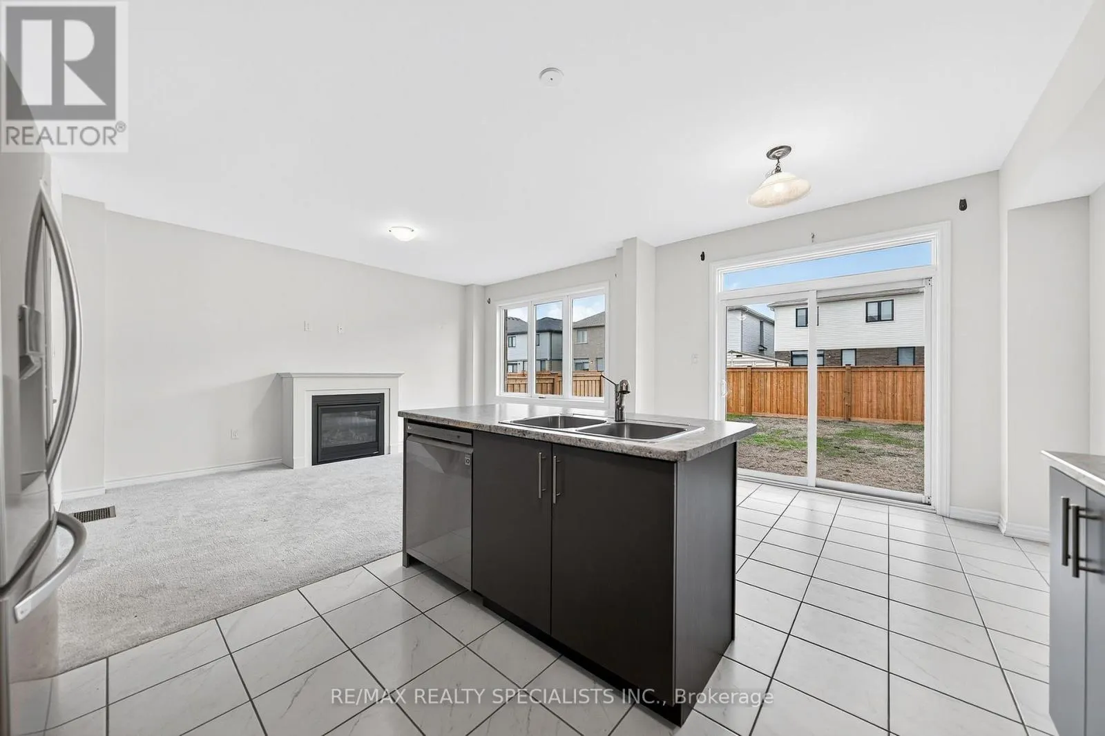27 HARPIN WAY W