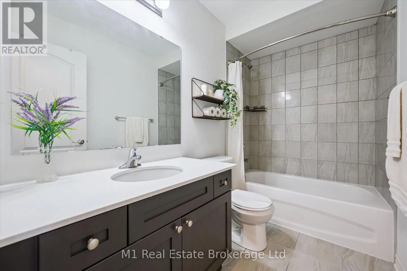 3 - 65 ELLIOT AVENUE E #3