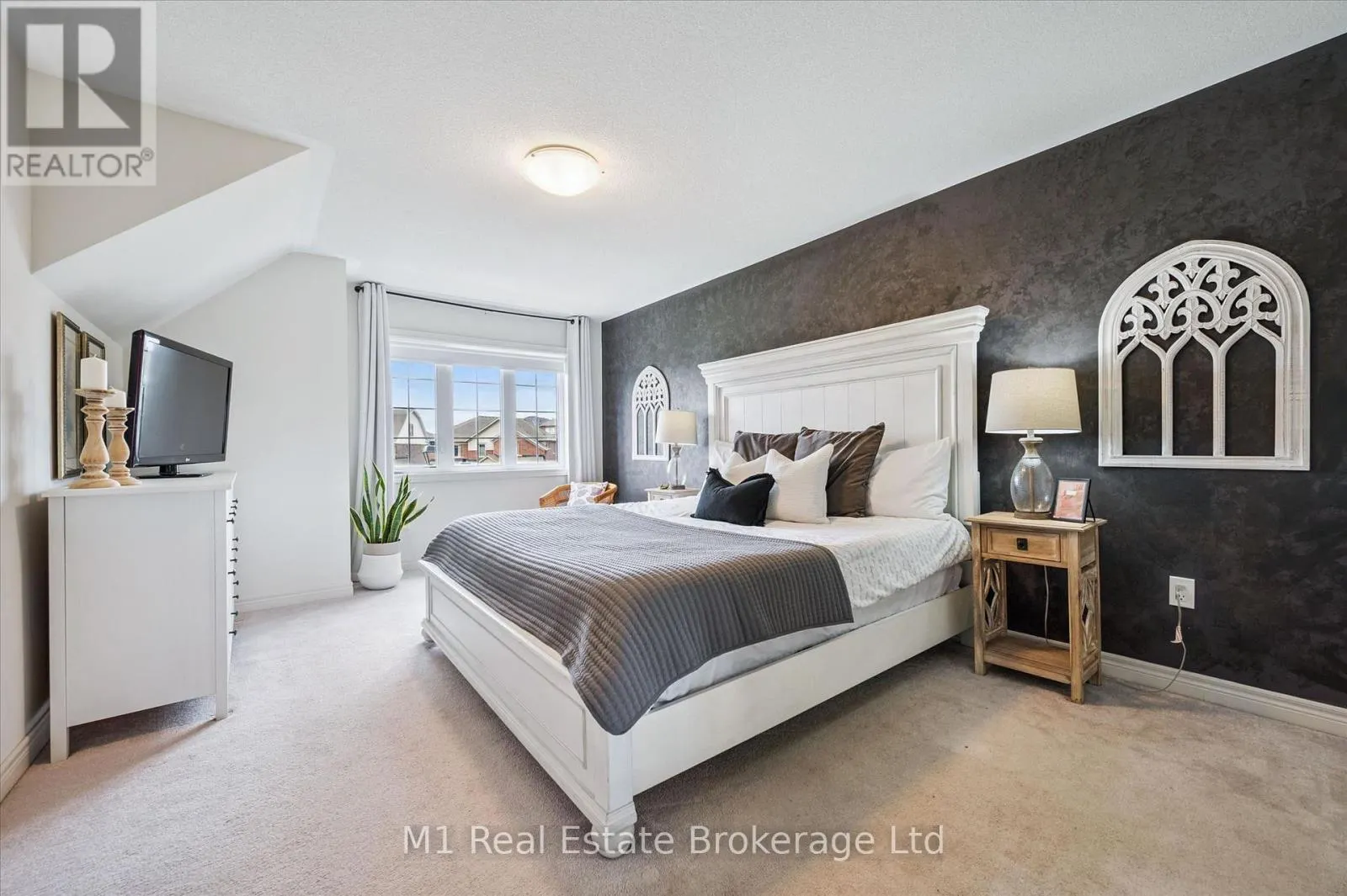 3 - 65 ELLIOT AVENUE E #3