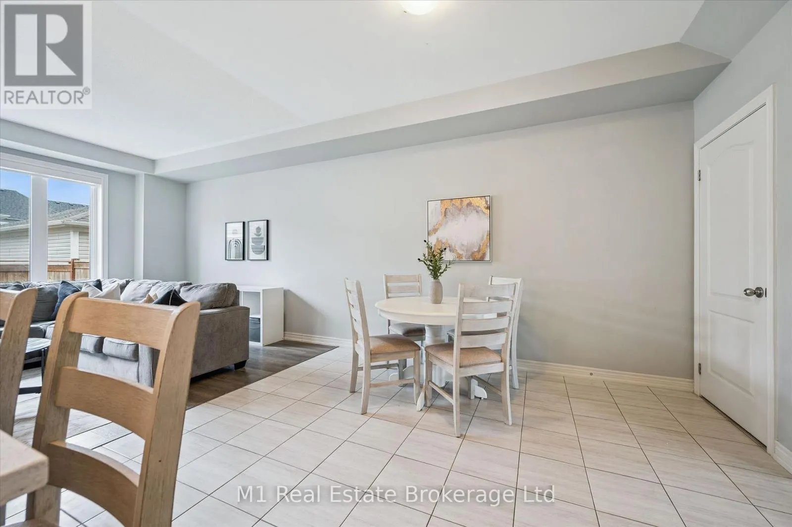 3 - 65 ELLIOT AVENUE E #3