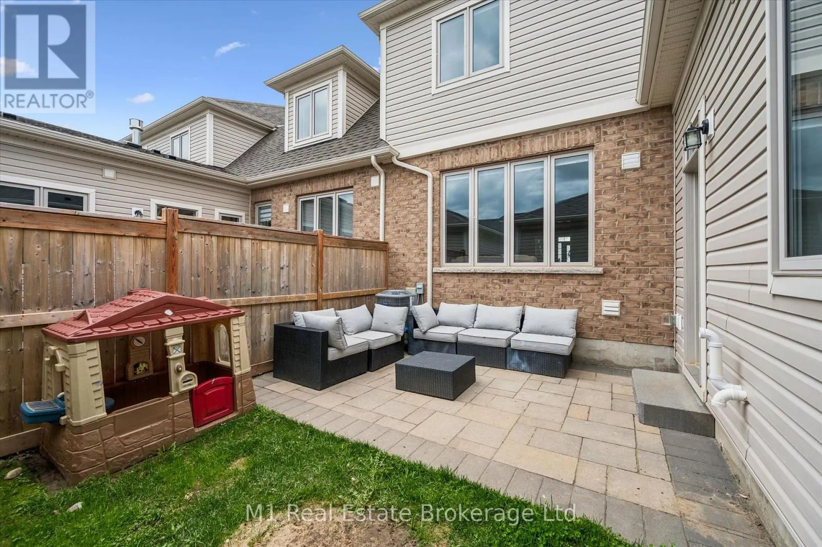 3 - 65 ELLIOT AVENUE E #3