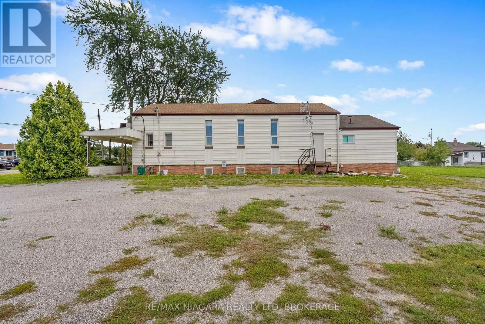 319 DAVIS STREET