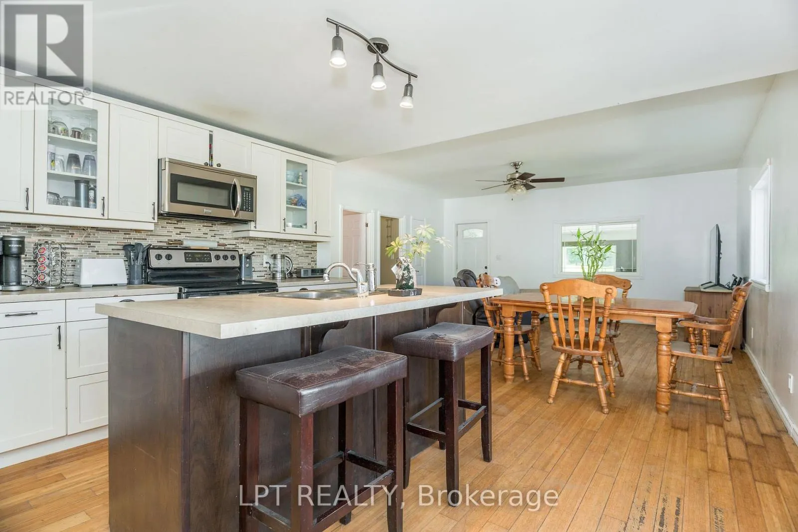 1430 MUSKOKA ROAD N
