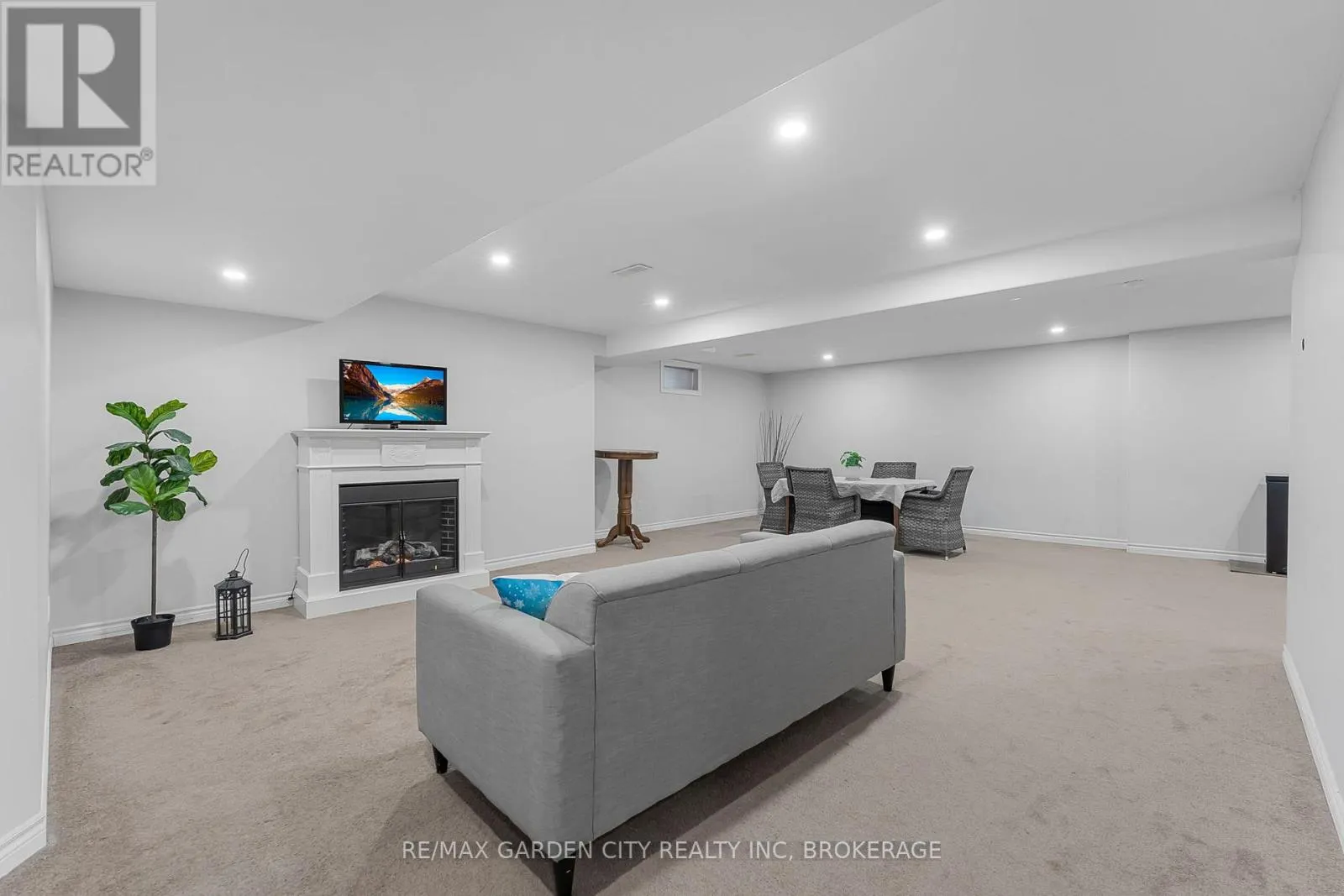 4022 BUSH CRESCENT
