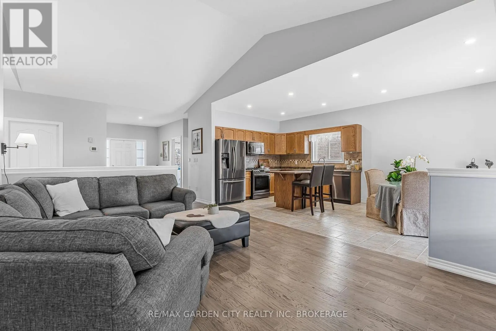 4022 BUSH CRESCENT