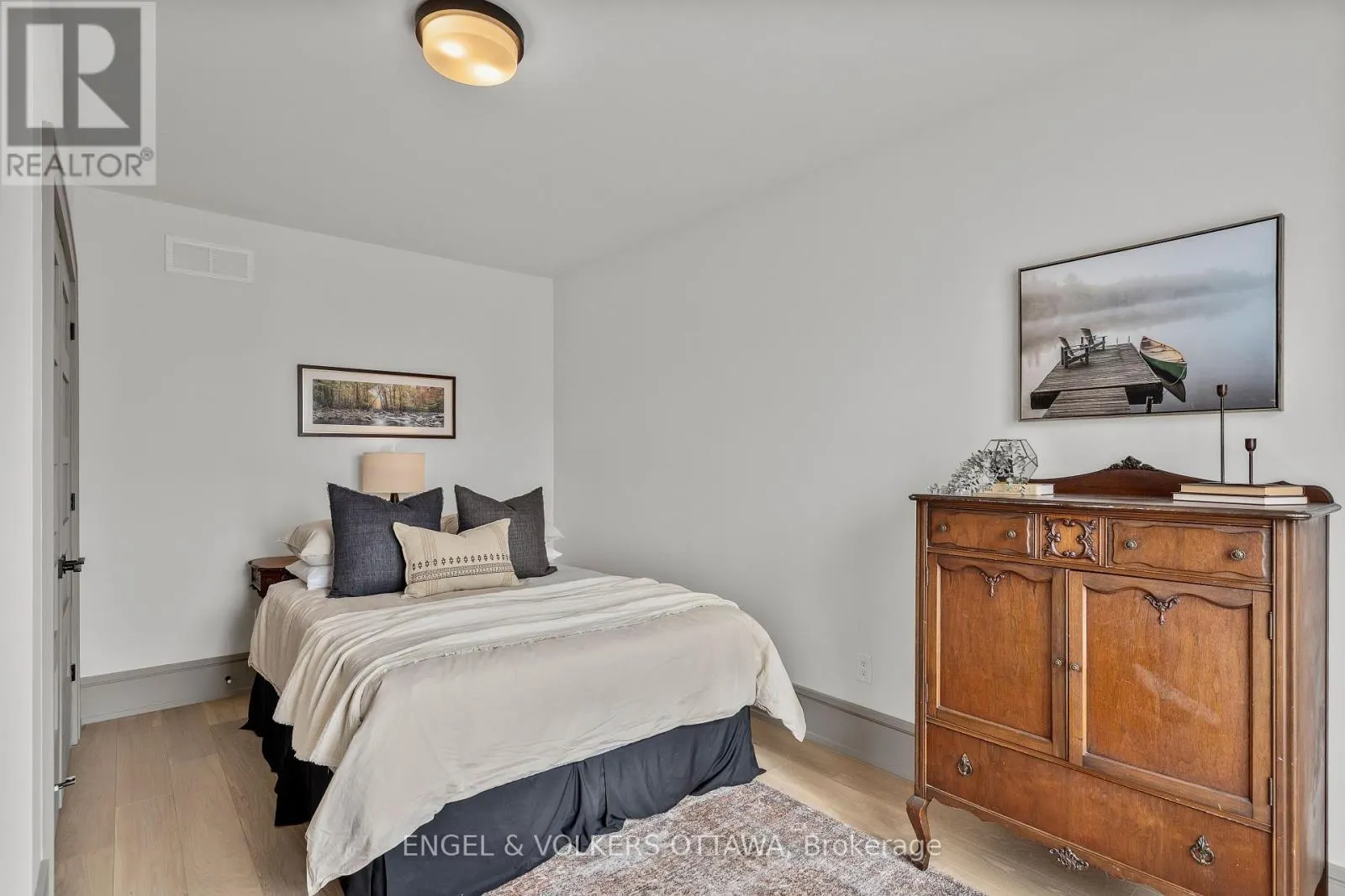 37 CLARENDON AVENUE