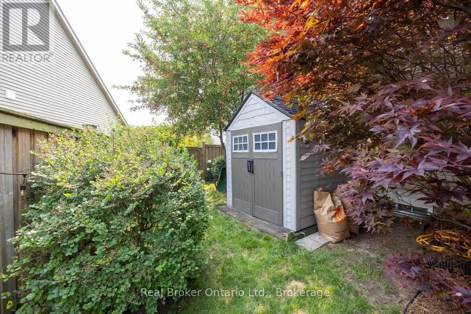 11 GREENAWAY CIRCLE