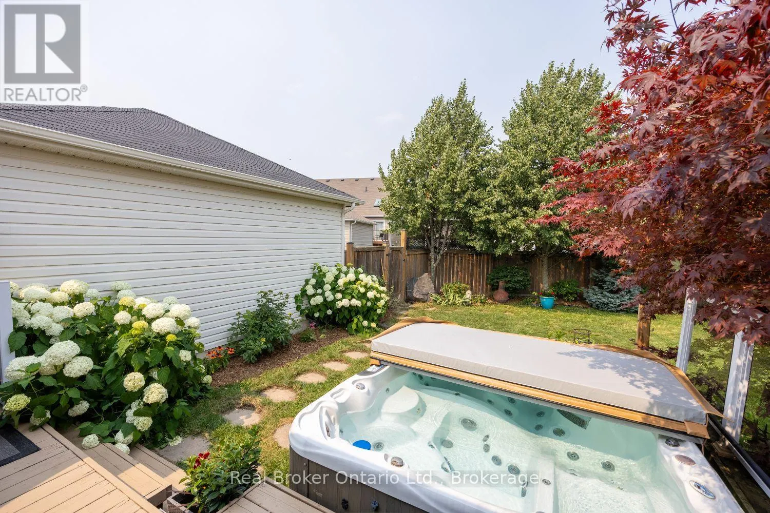 11 GREENAWAY CIRCLE