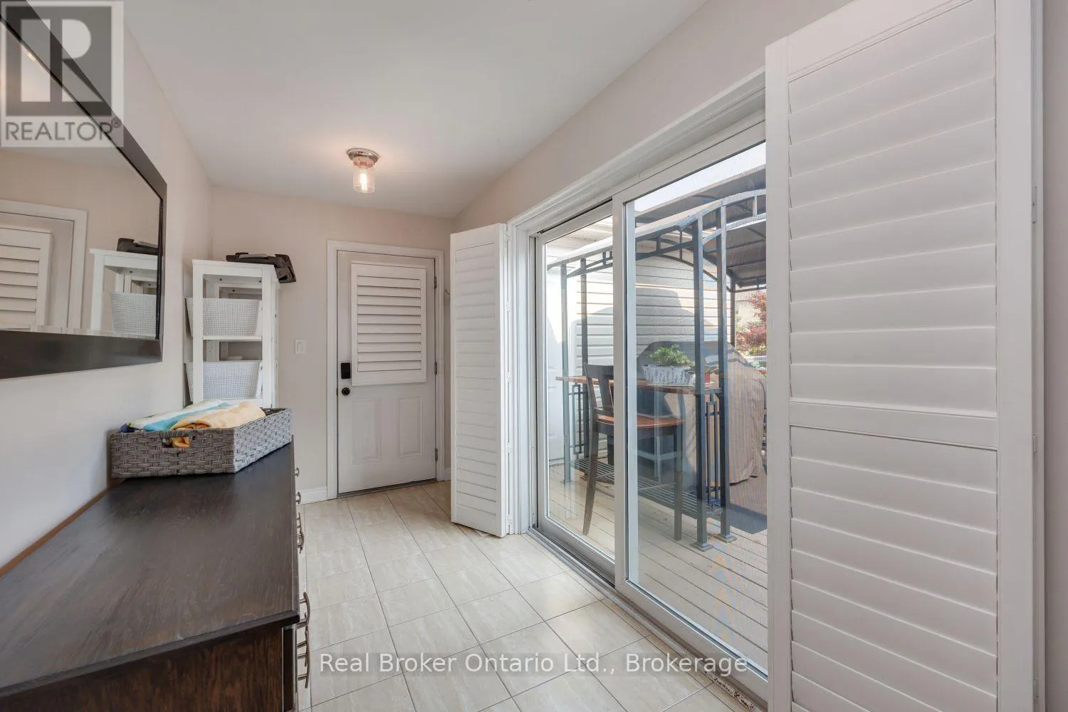 11 GREENAWAY CIRCLE