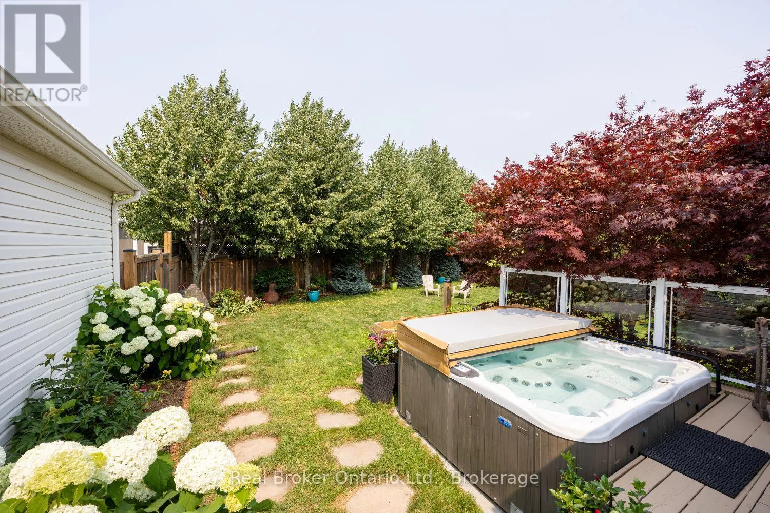11 GREENAWAY CIRCLE