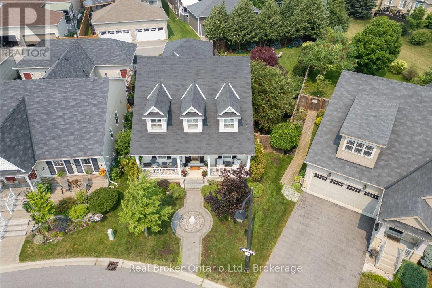 11 GREENAWAY CIRCLE