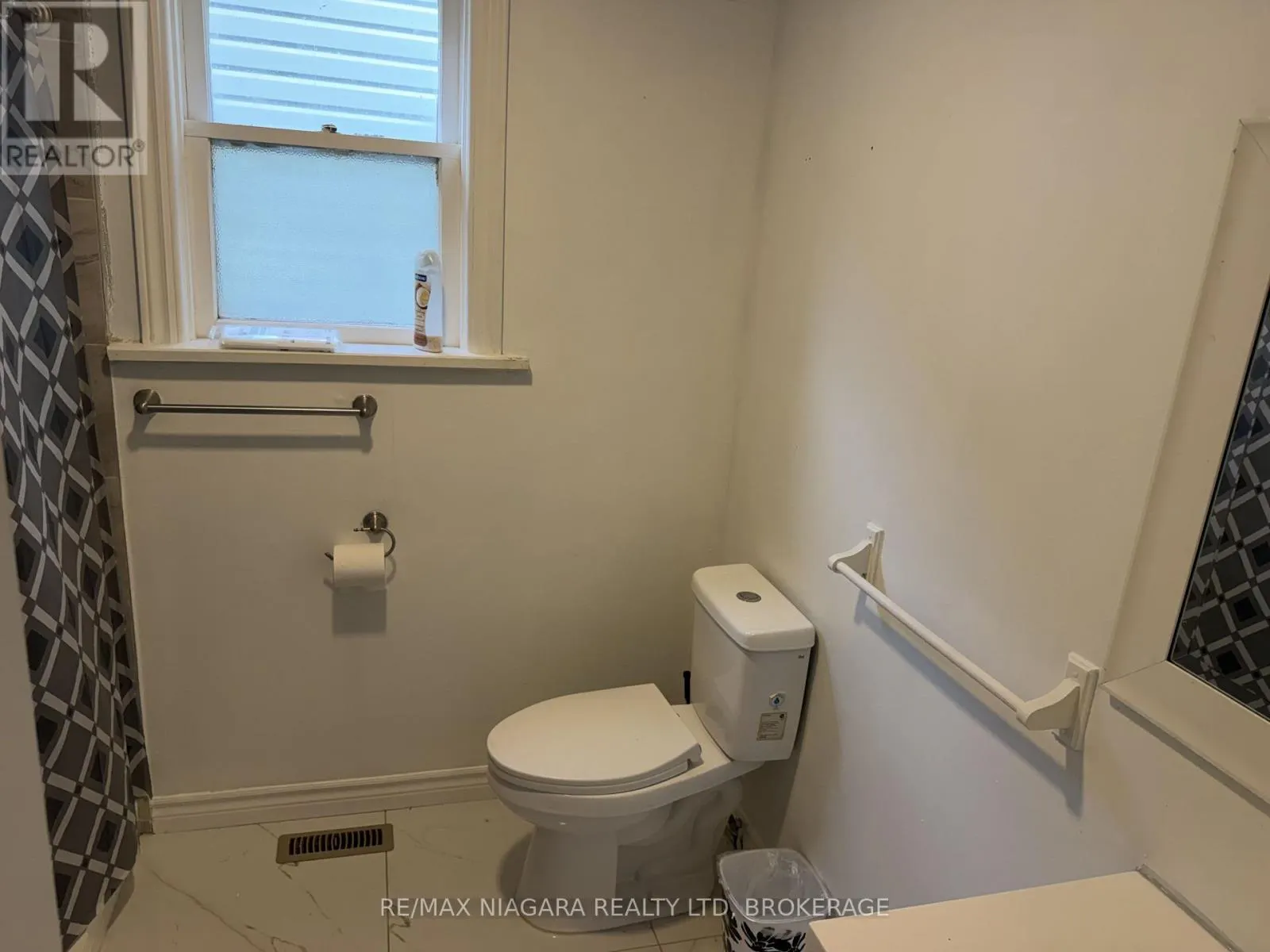 1 - 272 MITCHELL STREET #1